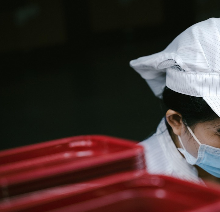 Pharmaceutical manufacturing line